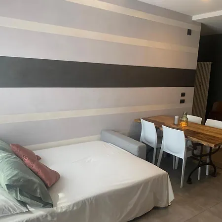 公寓 La Casa Di Clara 阿尔巴